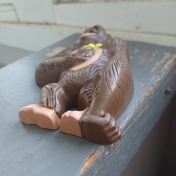 Vintage 70s Burwood happy plastic banana gorilla monkey kitsch decor wall art - Picture 3 of 9
